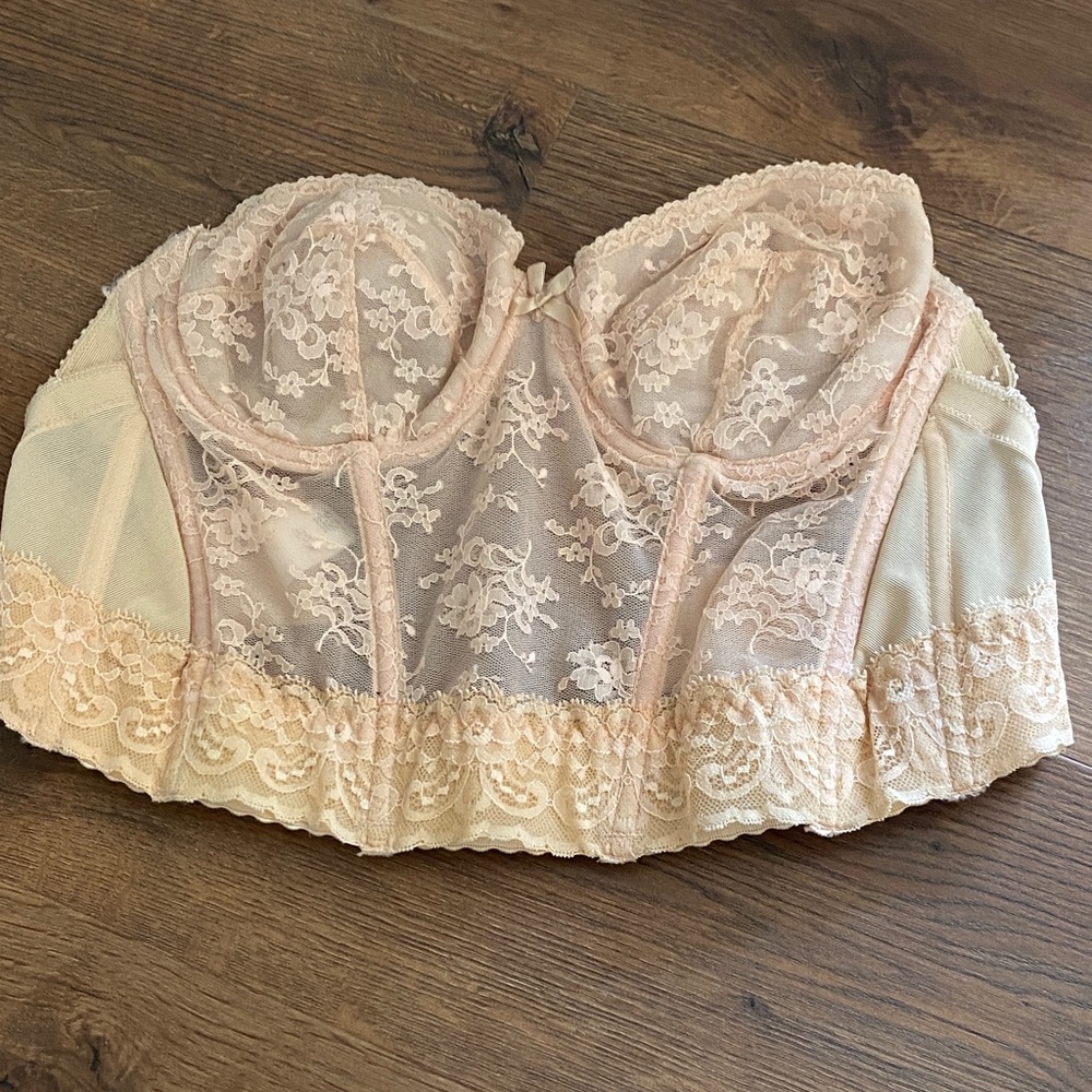 Lace Bustier in Cream beige. Renee of Hollywood . Jezebel